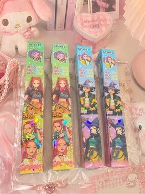 4 K-Pop Demon Hunters Huntrix blind box pen gift set. Cute holographic box